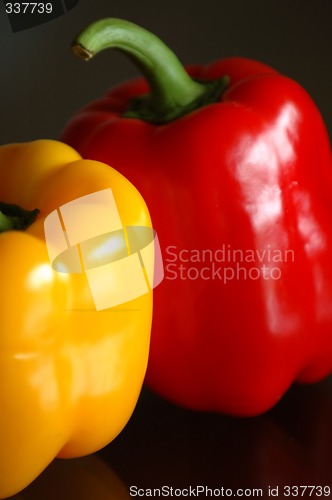 Image of Yellow and red paprica