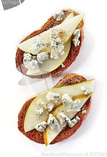 Image of toasted bread with pear and blue cheese