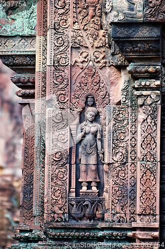 Image of Statue carving on mandapa, Banteay Sreiz, Cambodia