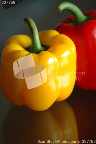 Image of Yellow and red paprica