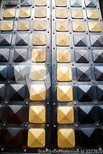 Image of  traditional   door    in italy   ancian 