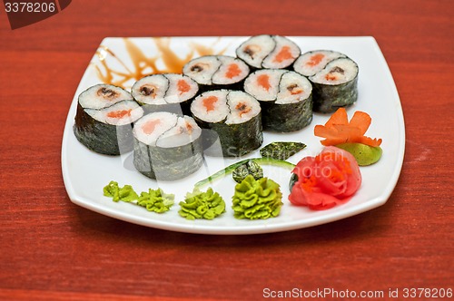 Image of Roll with smoked eel and salmon 