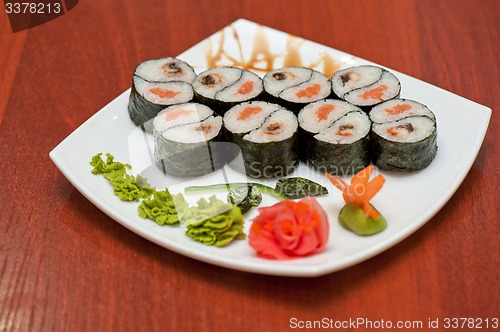 Image of Roll with smoked eel and salmon 