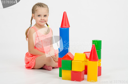 Image of Four-year girl playing with blocks