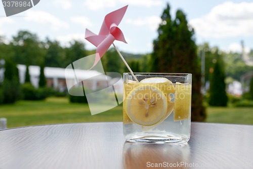 Image of cold fresh lemonade with slices of lemon