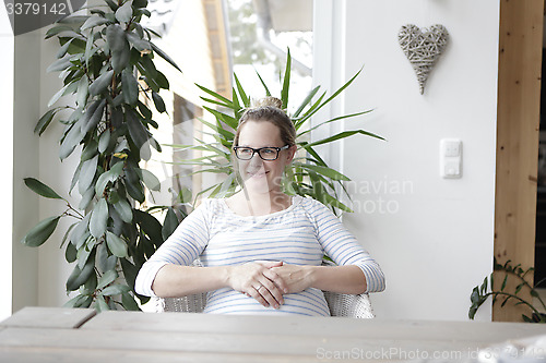 Image of pregnant woman sitting at the table