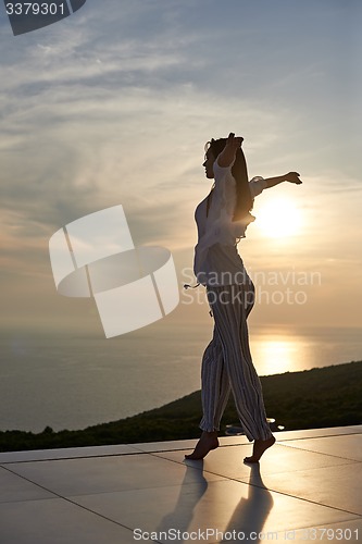 Image of young woman enjoy sunset