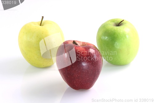 Image of three color apples