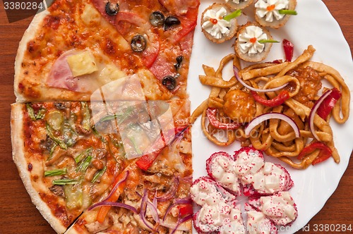 Image of pizza and sushi f