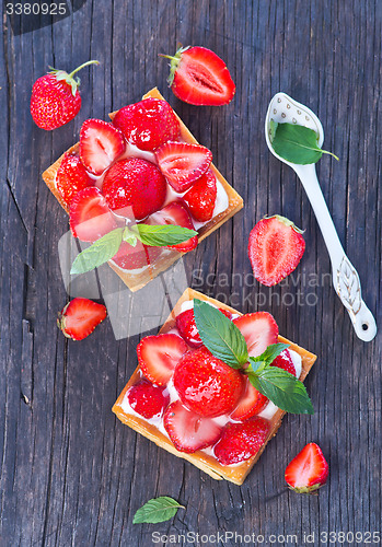 Image of cake with fresh strawberry