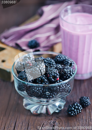Image of yogurt with berries