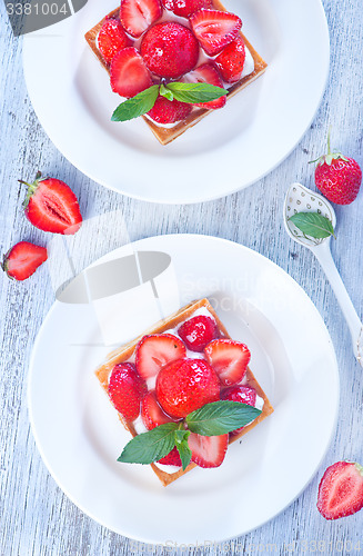 Image of cake with fresh strawberry
