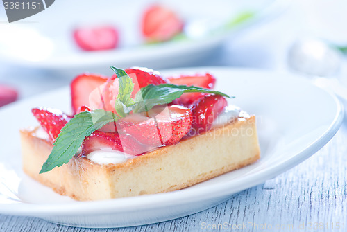 Image of cake with fresh strawberry