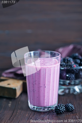 Image of yogurt with berries