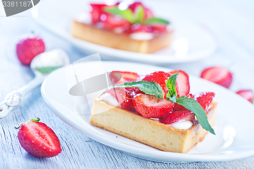 Image of cake with fresh strawberry
