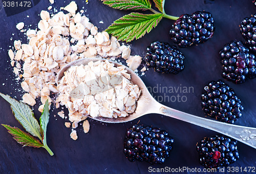 Image of oat flakes and blackberry