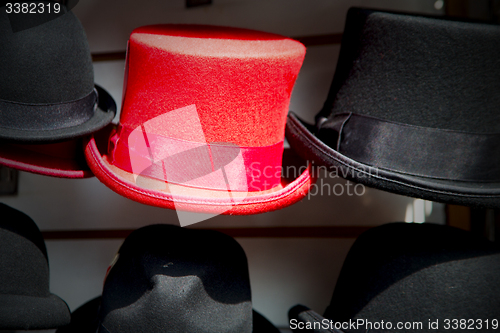 Image of in london old red hat and black  the  fashion shop