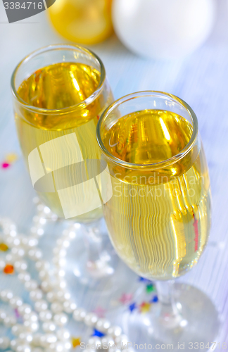 Image of champagne flutes