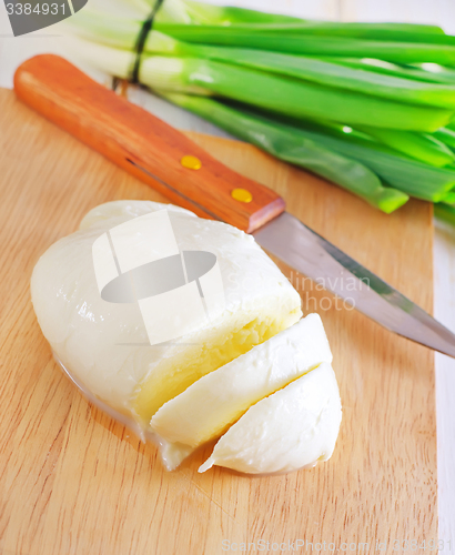 Image of fresh mozzarella on the wooden board
