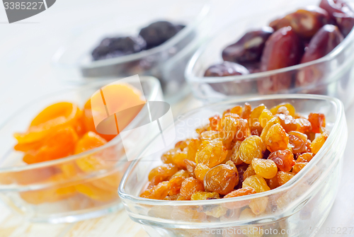 Image of dried apricots, raisins and dates