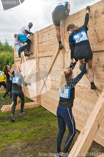 Image of Teams storm wall in extrim race. Bastion stage