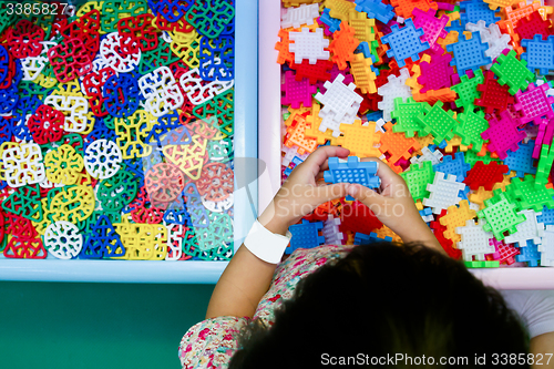 Image of Chinese girl solving puzzle