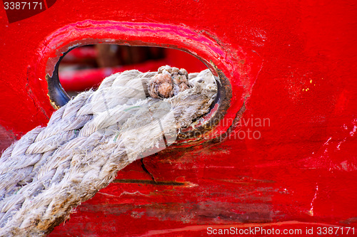 Image of mooring line of a trawler