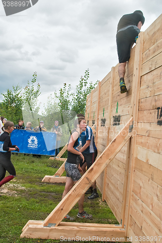 Image of Teams storm wall in extrim race. Bastion stage