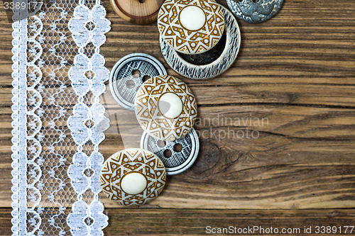 Image of several vintage buttons and lace tape