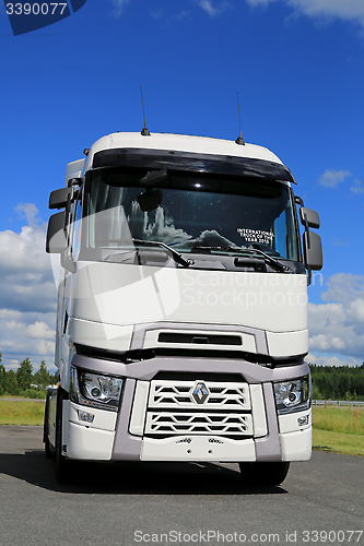 Image of White Renault Trucks T with High Sleeper Cab