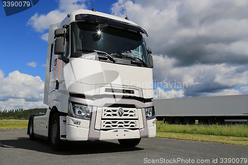 Image of White Renault Trucks T with High Sleeper Cab