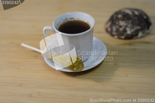 Image of coffee served with a gingerbread