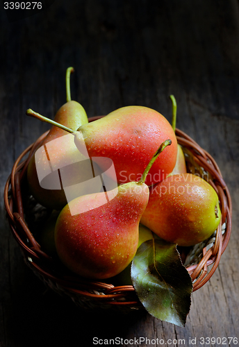 Image of  pears in a basket