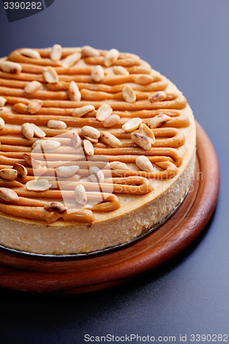 Image of cheesecake with peanuts