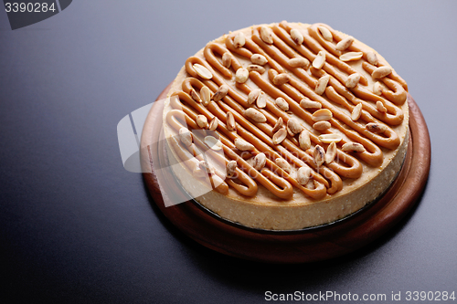 Image of cheesecake with peanuts