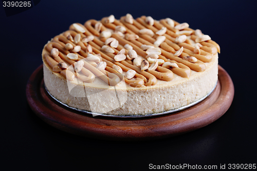 Image of cheesecake with peanuts