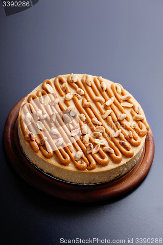 Image of cheesecake with peanuts