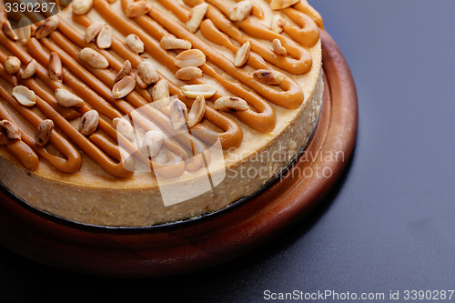 Image of cheesecake with peanuts