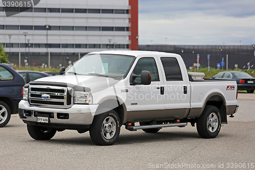 Image of White Ford Super Duty F-250 Truck