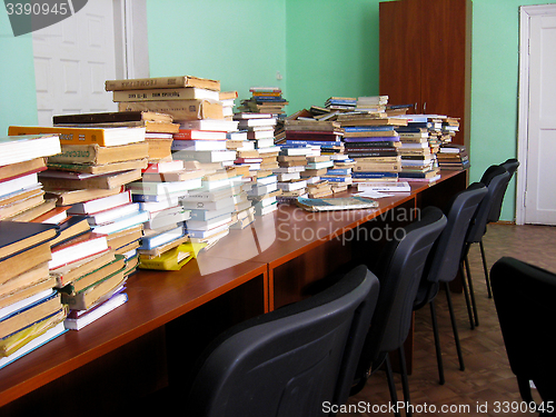 Image of heaps of books in the library