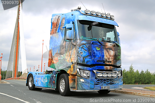 Image of Renault Trucks T Avatar on the Road