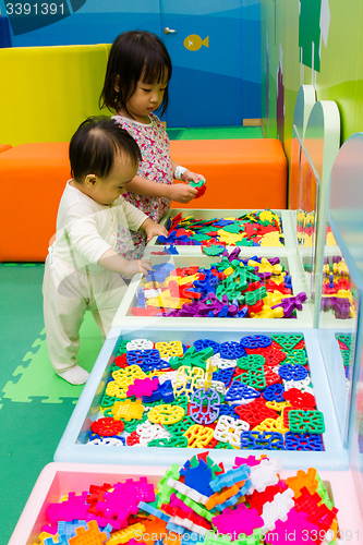Image of Chinese Childrens playing puzzle