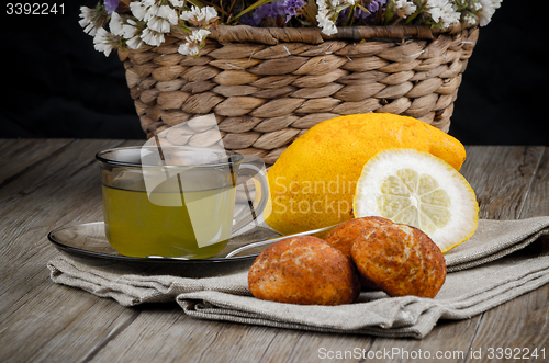 Image of Lemon tea and cookies