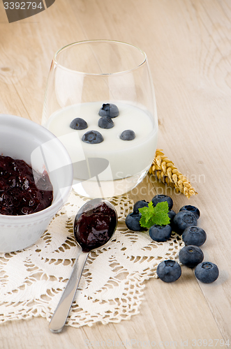 Image of Yogurt with fresh blueberries