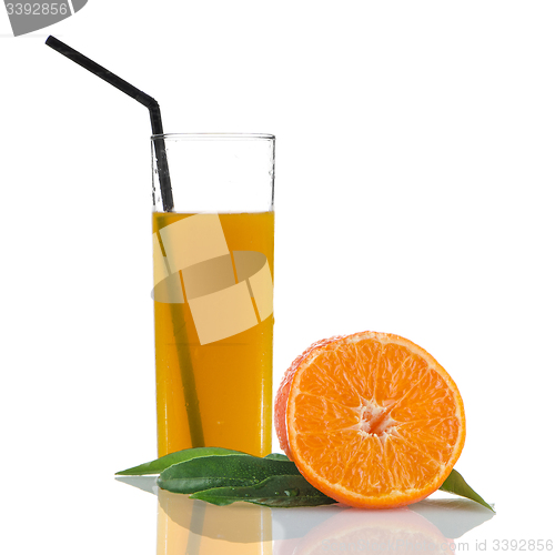 Image of Orange juice with sliced fruit on its side