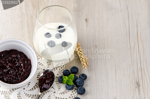 Image of Yogurt with fresh blueberries