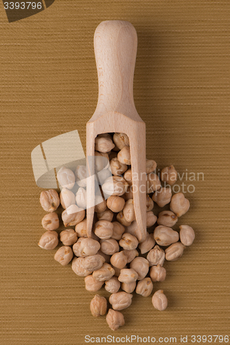 Image of Wooden scoop with chickpeas