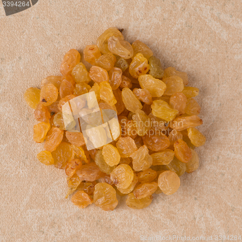 Image of Circle of golden raisins