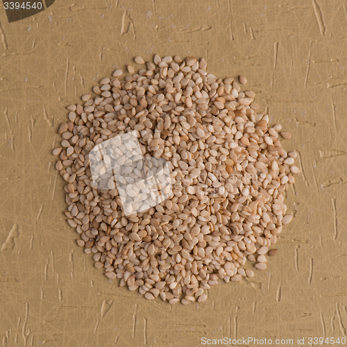 Image of Circle of sesame seeds