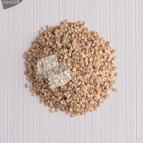 Image of Circle of sesame seeds